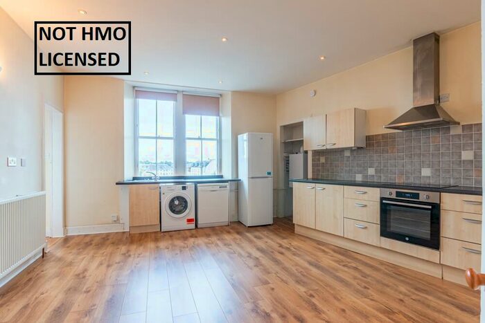 3 Bedroom Flat To Rent In Broughton Road Edinburgh United Kingdom, EH7