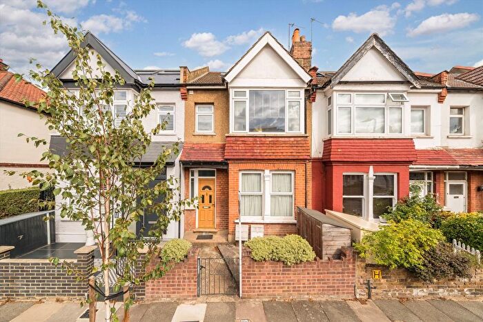 2 Bedroom Flat To Rent In Montague Road, Hanwell, W7