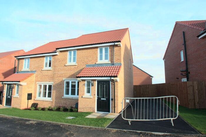 3 Bedroom Semi-Detached House To Rent In Heather Drive, Pontefract, WF8