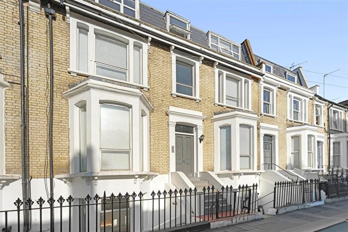 Studio To Rent In Earls Court Gardens, Earl`S Court, SW5