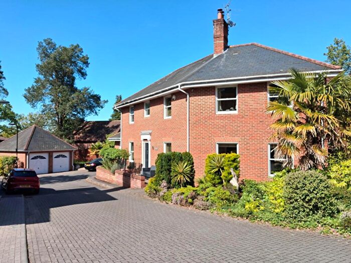 5 Bedroom Detached House For Sale In Cleek Drive, Bassett, Southampton, Hampshire, SO16