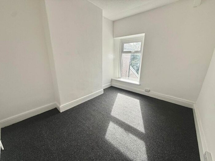 1 Bedroom Apartment To Rent In High Street, Fleur-De-Lis, NP12