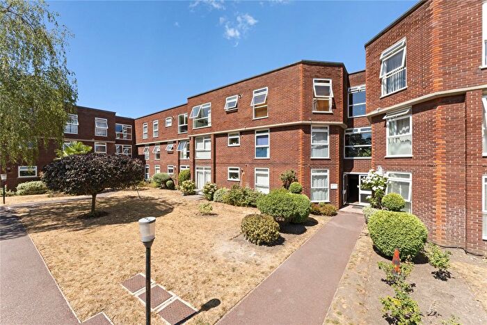 2 Bedroom Flat To Rent In Ellesmere Road, Weybridge, Surrey, KT13