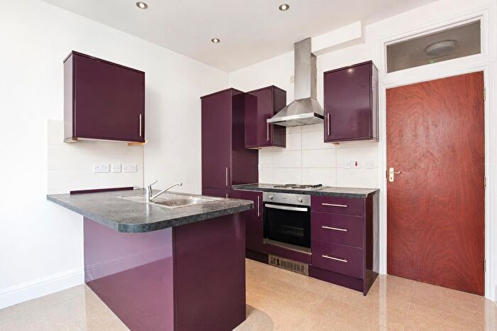 1 Bedroom Flat To Rent In The Green, Southall, UB2