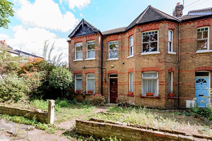 2 Bedroom Flat For Sale In Elm Road, London, N22
