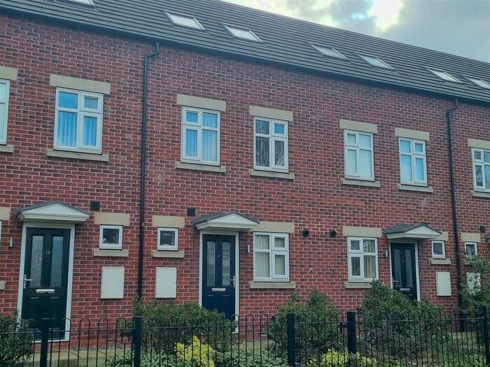 3 Bedroom Property To Rent In Leads Road, Hull, HU7