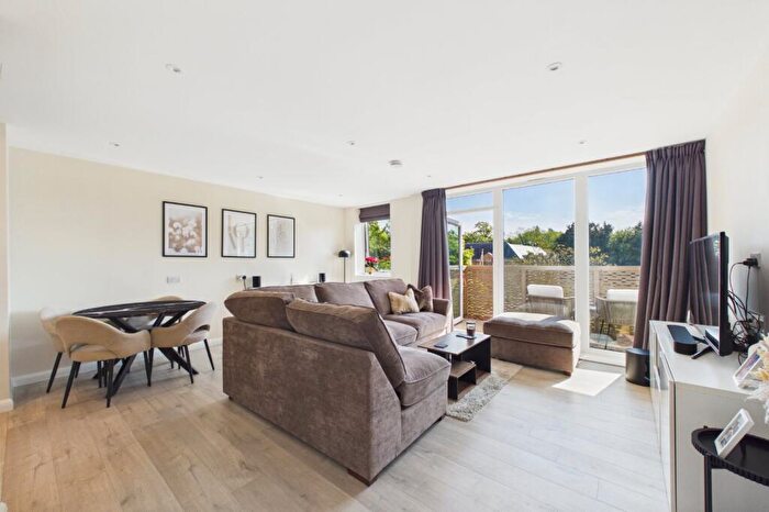 2 Bedroom Apartment For Sale In Brewers Square, Dartford, Kent, DA1