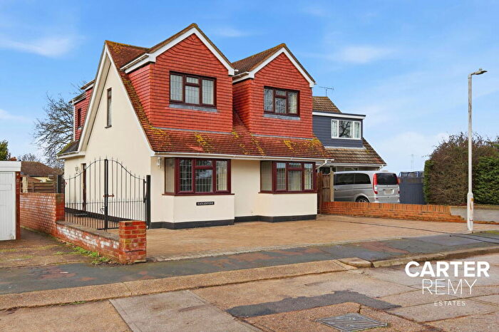 4 Bedroom Detached House For Sale In Highlands Crescent, Bowers Gifford, SS13