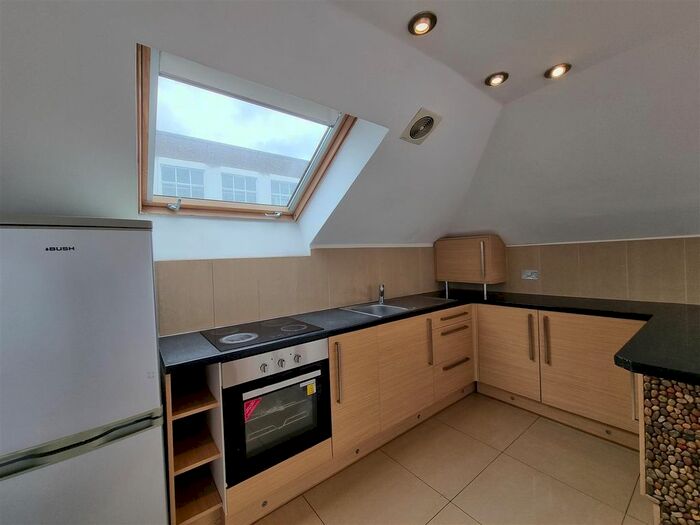 1 Bedroom Flat To Rent In Mayes Road, London, N22