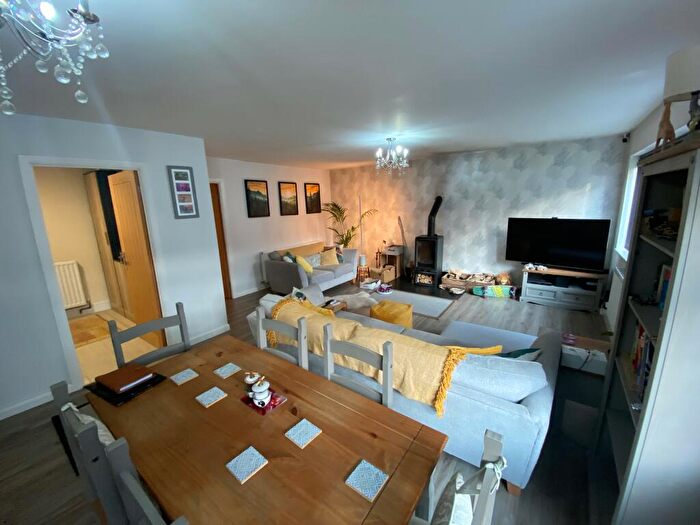 3 Bedroom Detached Bungalow To Rent In Ridge Hill Brighouse, HD6