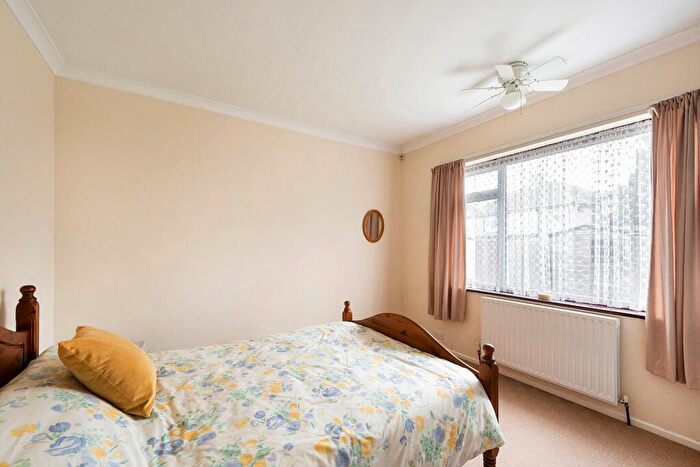 2 Bedroom Semi-Detached Bungalow For Sale In Stratton Close, Bexleyheath, DA7