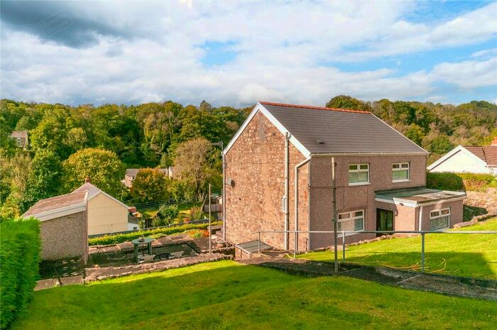 3 Bedroom Detached House For Sale In Heol Gleien, Lower Cwmtrch, Swansea, SA9