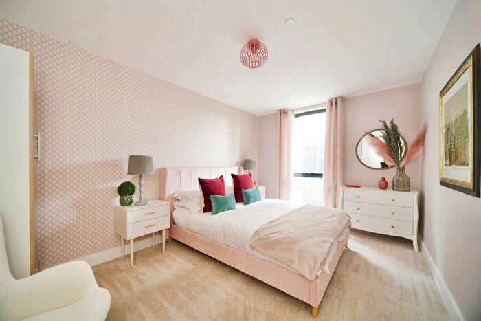 1 Bedroom Apartment For Sale In Stanborough Gardens, Hoddesdon, EN11
