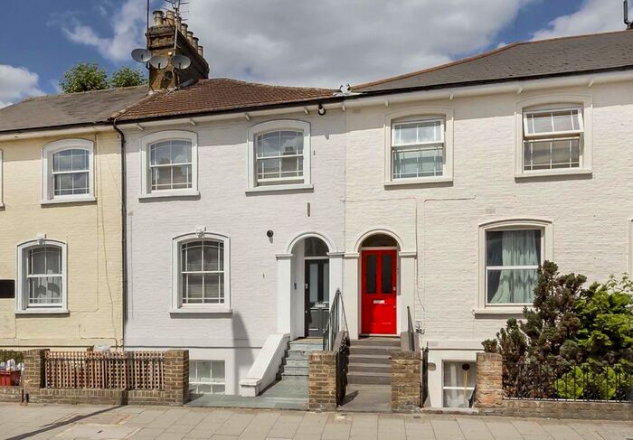 2 Bedroom Flat To Rent In Chiswick High Road, London, W4