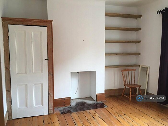 2 Bedroom Flat To Rent In Hornsey Park Road, London, N8