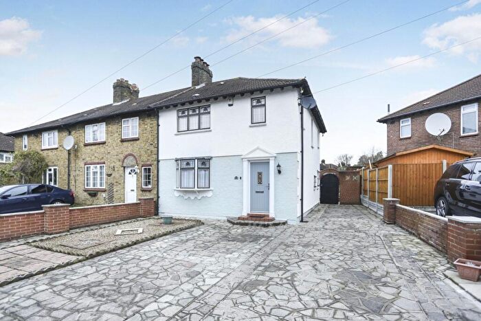 3 Bedroom End Of Terrace House To Rent In Periton Road London, SE9