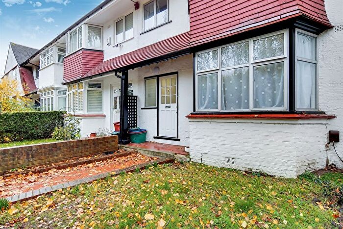 3 Bedroom Detached House To Rent In Park Drive, W3