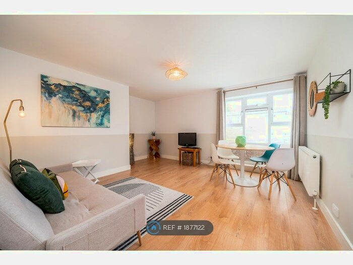 1 Bedroom Flat To Rent In Linchfield, High Wycombe, HP13