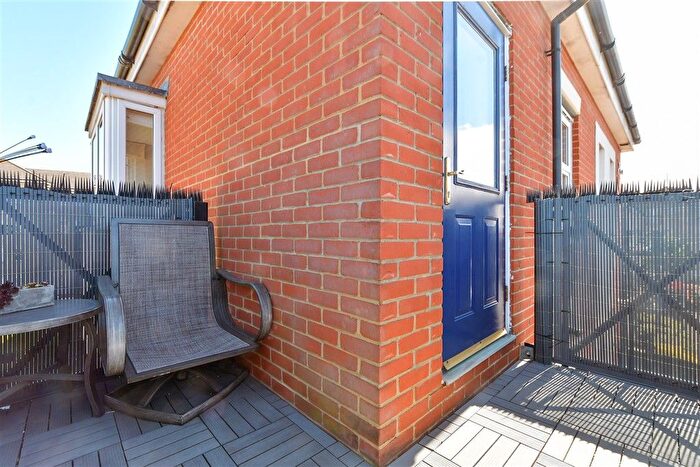 2 Bedroom Flat For Sale In Glandford Way, Romford, Essex, RM6