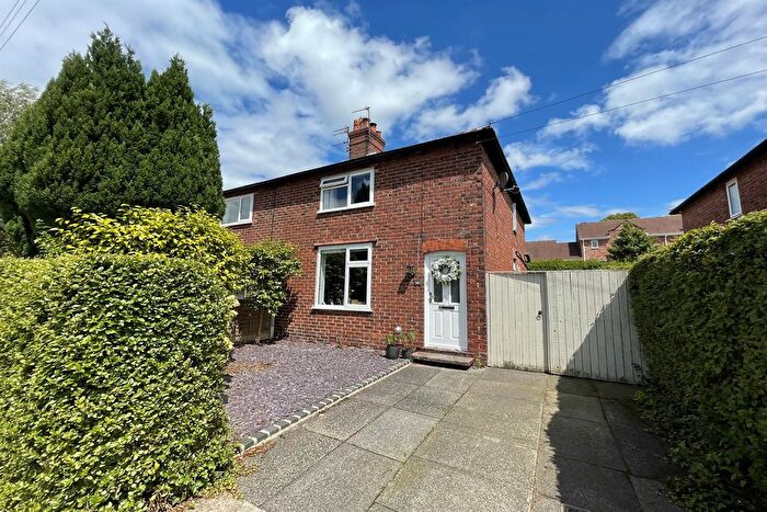 2 Bedroom Semi-Detached House For Sale In Warren Avenue, Knutsford, WA16