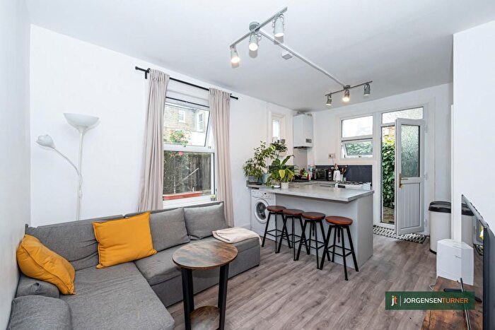 2 Bedroom Maisonette To Rent In Collingbourne Road, Shepherds Bush, W12