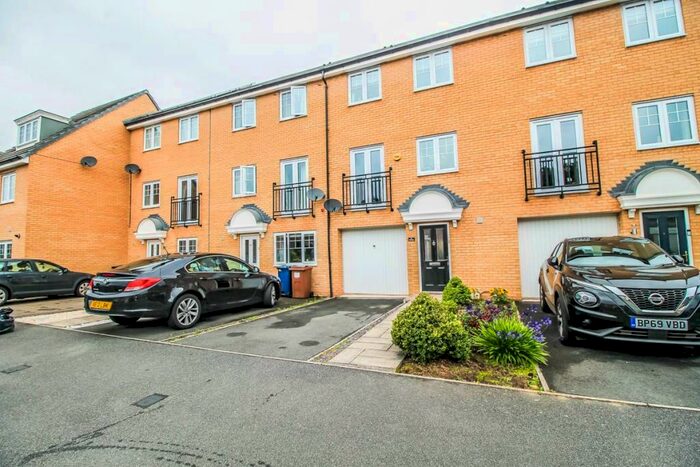 4 Bedroom Town House To Rent In Hill Rise, Washington Village, Washington, NE38