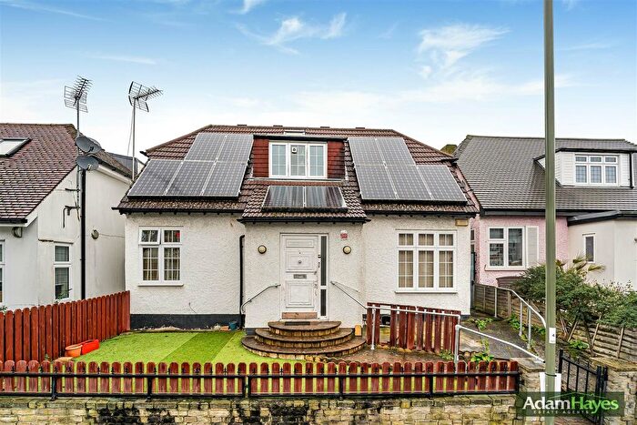 4 Bedroom Detached House For Sale In North Crescent, Finchley, N3