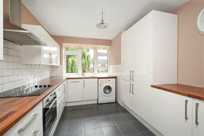 2 Bedroom Flat To Rent In Walton-on-Thames, KT12