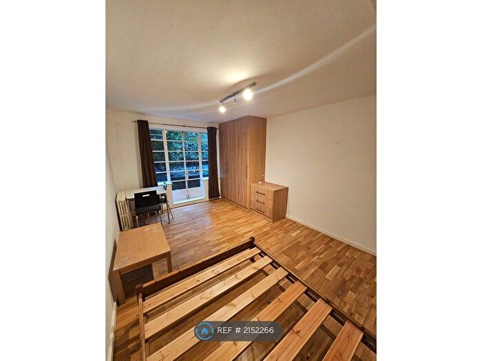 Studio To Rent In Shepherds Bush Road, London, W6