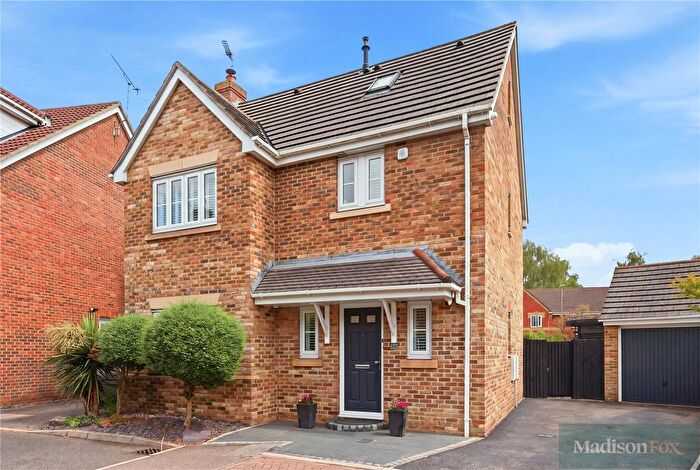 4 Bedroom Detached House For Sale In Dove Close, Chafford Hundred, Grays, Essex, RM16