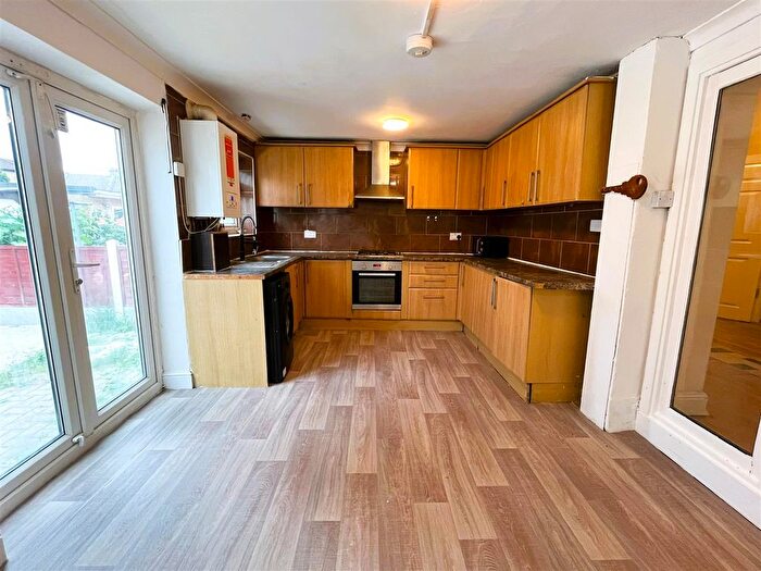 5 Bedroom Terraced House To Rent In Blythswood Road, Ilford, IG3