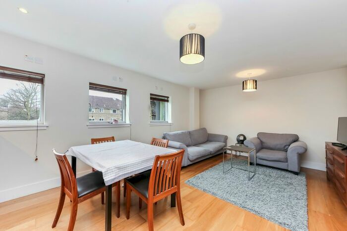 2 Bedroom Flat To Rent In The Downs, Raynes Park, SW20