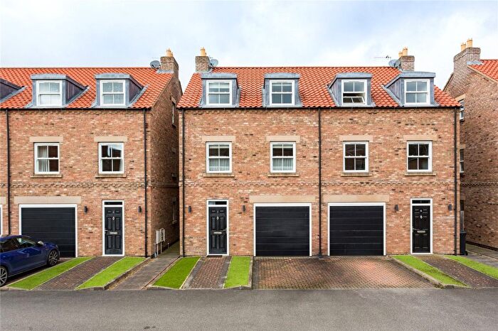 4 Bedroom Semi Detached House For Sale In Pulleyn Mews, York, YO30
