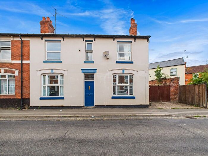 3 Bedroom Semi-Detached House For Sale In Bath Road, Kettering, NN16