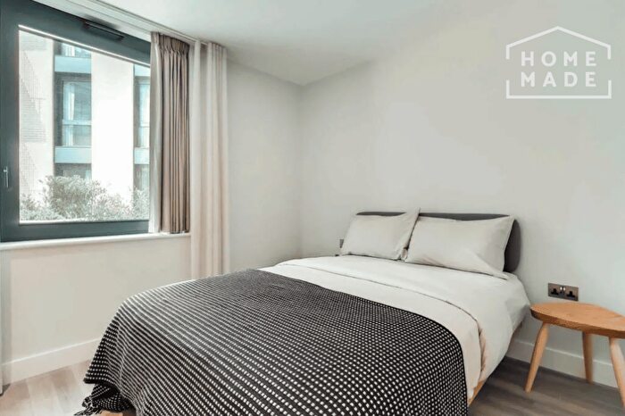Apartment To Rent In Alameda, HA9