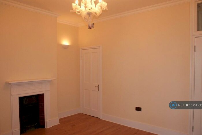 3 Bedroom Terraced House To Rent In Collingwood Road, Sutton, SM1