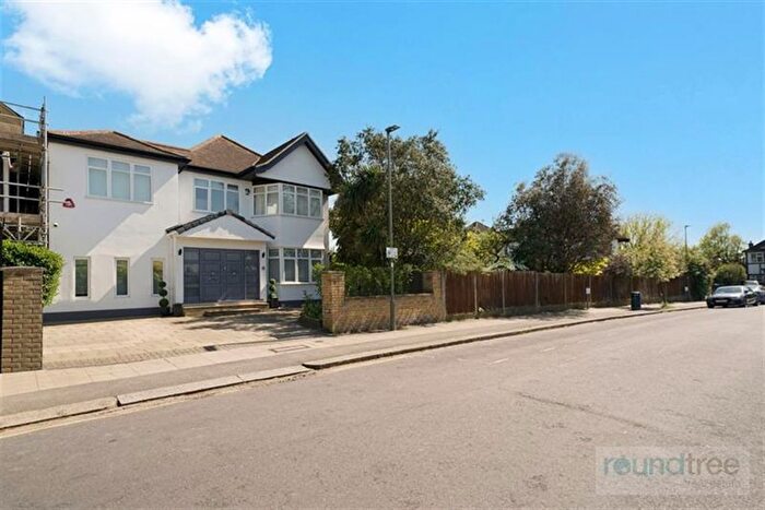 5 Bedroom Detached House For Sale In Edgeworth Crescent, Hendon, NW4
