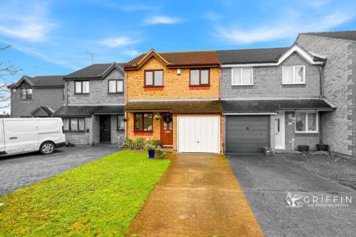 3 Bedroom Terraced House For Sale In Elmdon Road, South Ockendon, RM15