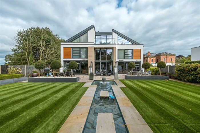 6 Bedroom Detached House For Sale In An Immaculately Presented And Contemporary Detached Family Home In Hartford, CW8