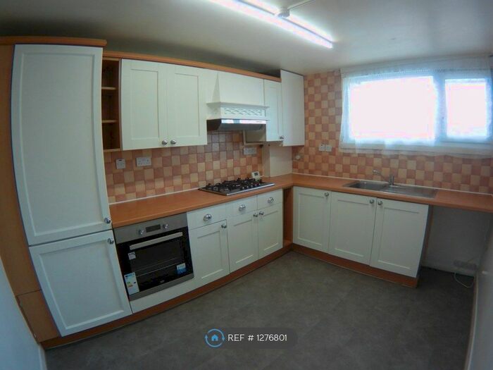 3 Bedroom Flat To Rent In Bowood Road, Enfield EN3