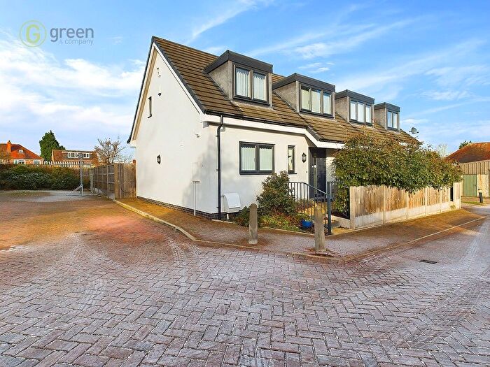 3 Bedroom Semi Detached House For Sale In Padstone Drive, Sutton Coldfield, B72