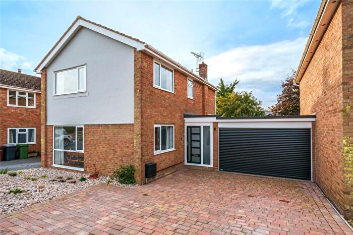 4 Bedroom Link Detached House For Sale In Wrights Way, South Wonston, Winchester, Hampshire, SO21
