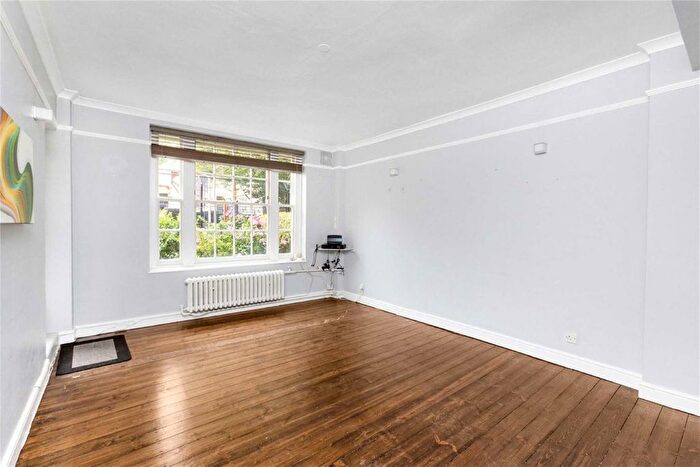 3 Bedroom Flat To Rent In Cambridge Street, Pimlico, SW1V