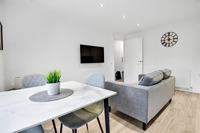 2 Bedroom Flat To Rent In Vivian Comma Close, London, N4