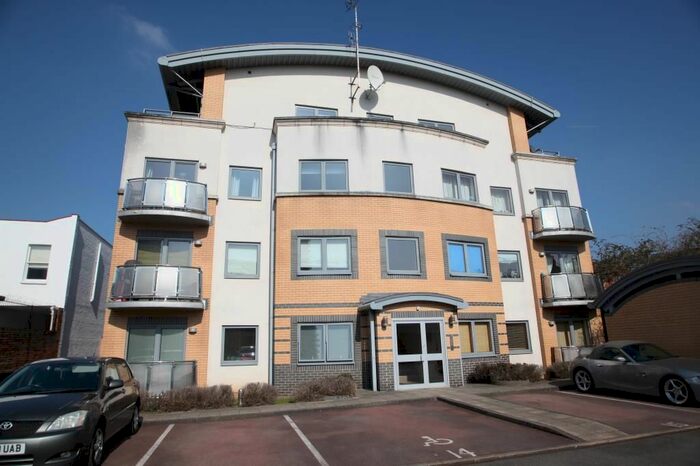 2 Bedroom Flat To Rent In Lion Court, Great Knollys Street, Reading, Berkshire, RG1