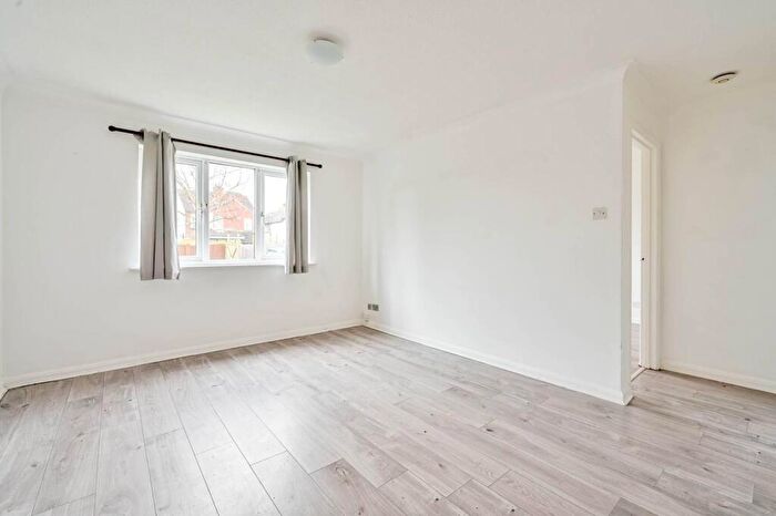 1 Bedroom Flat For Sale In Belvedere Close, Stoughton, Guildford, GU2