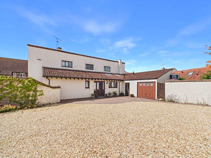 4 Bedroom Detached House For Sale In The Croft, Haddenham, HP17
