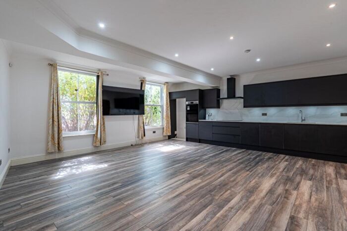 4 Bedroom Detached House For Sale In Kitchener Avenue, Gravesend, Kent, DA12