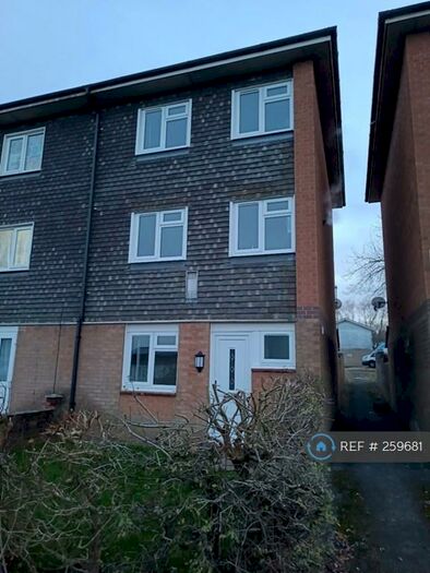 3 Bedroom End Of Terrace House To Rent In Melrose Walk, Basingstoke, RG24