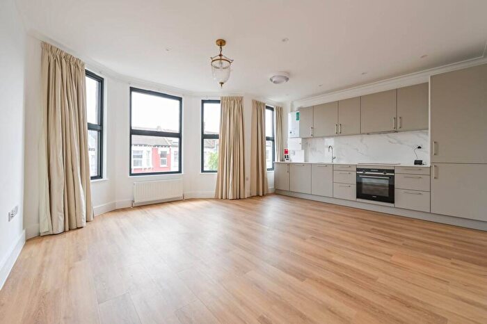 2 Bedroom Flat To Rent In Wightman Road, , Harringay, London, N4